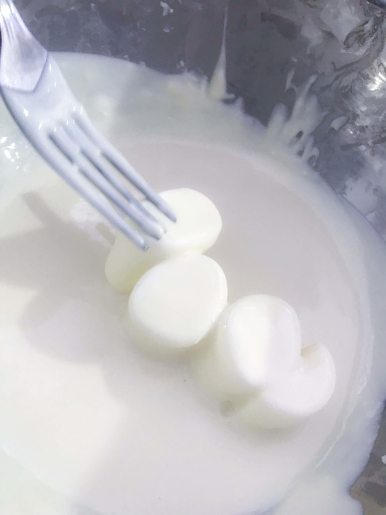 DIY Olaf Marshmallow Snowman Dip into White Chocolate